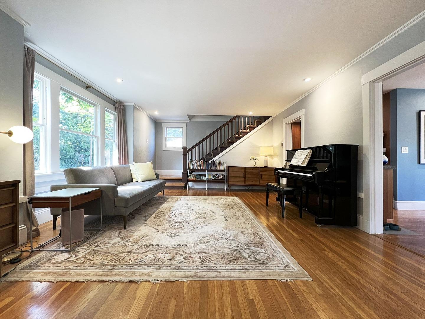 Detail Gallery Image 21 of 26 For 1812 Sanchez Ave, Burlingame,  CA 94010 - 3 Beds | 2/1 Baths