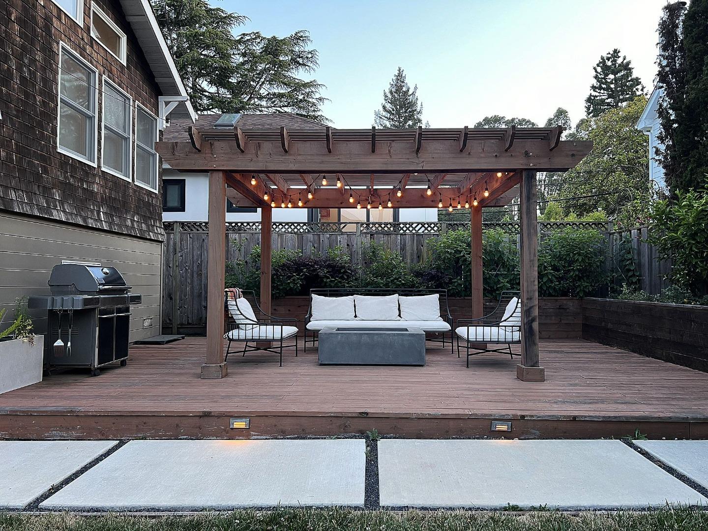 Detail Gallery Image 24 of 26 For 1812 Sanchez Ave, Burlingame,  CA 94010 - 3 Beds | 2/1 Baths