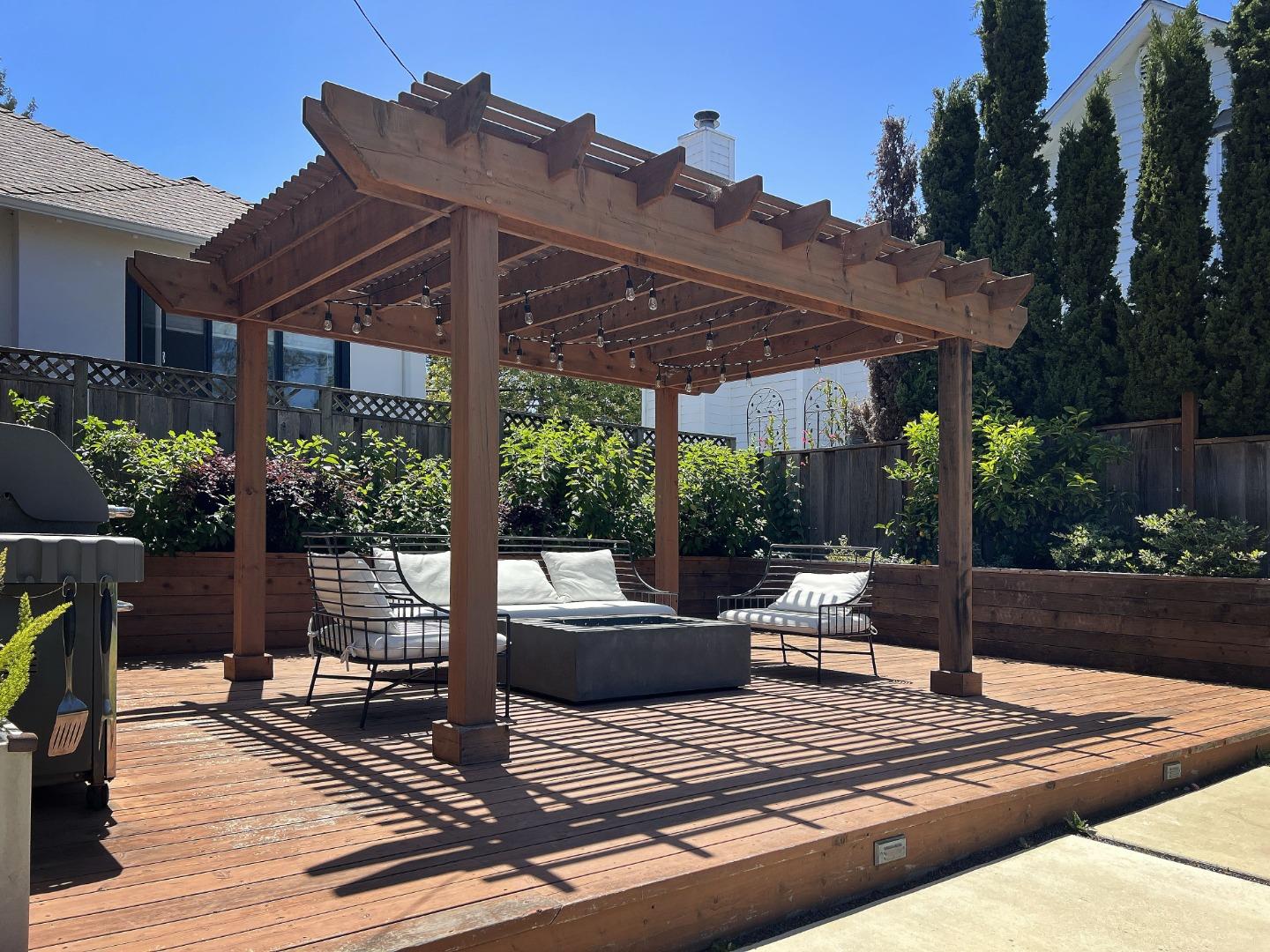 Detail Gallery Image 26 of 26 For 1812 Sanchez Ave, Burlingame,  CA 94010 - 3 Beds | 2/1 Baths