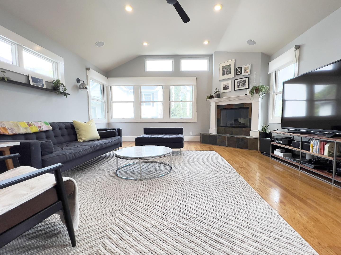 Detail Gallery Image 5 of 26 For 1812 Sanchez Ave, Burlingame,  CA 94010 - 3 Beds | 2/1 Baths