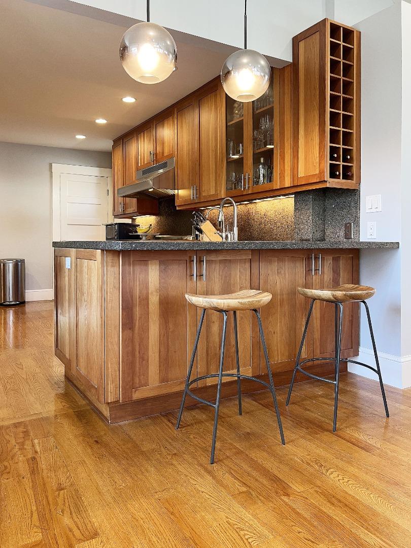 Detail Gallery Image 9 of 26 For 1812 Sanchez Ave, Burlingame,  CA 94010 - 3 Beds | 2/1 Baths