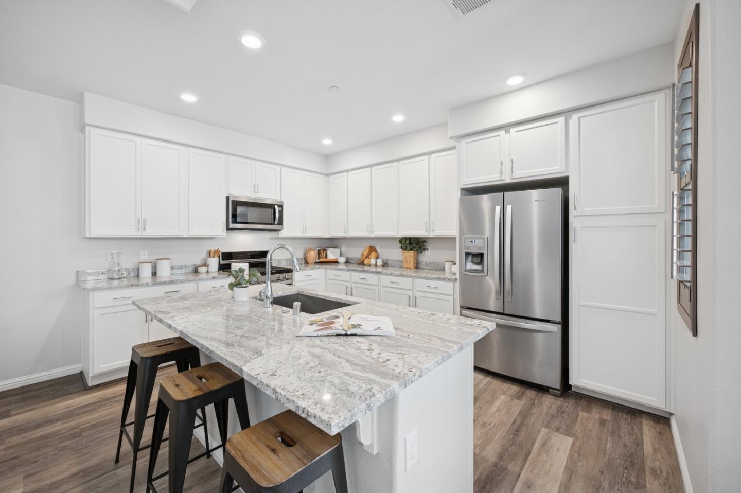 Detail Gallery Image 6 of 35 For 1452 Nightshade Rd #40,  Milpitas,  CA 95035 - 1 Beds | 2 Baths
