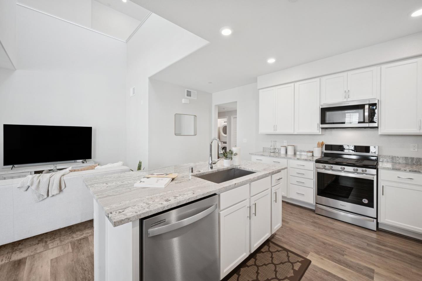 Detail Gallery Image 8 of 35 For 1452 Nightshade Rd #40,  Milpitas,  CA 95035 - 1 Beds | 2 Baths