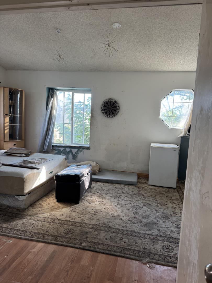 Detail Gallery Image 5 of 10 For 1599 Clampett Way, San Jose,  CA 95131 - 4 Beds | 2/1 Baths