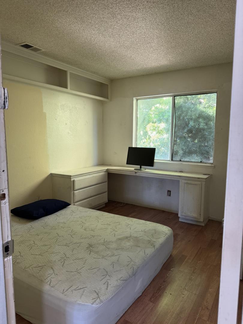 Detail Gallery Image 7 of 10 For 1599 Clampett Way, San Jose,  CA 95131 - 4 Beds | 2/1 Baths
