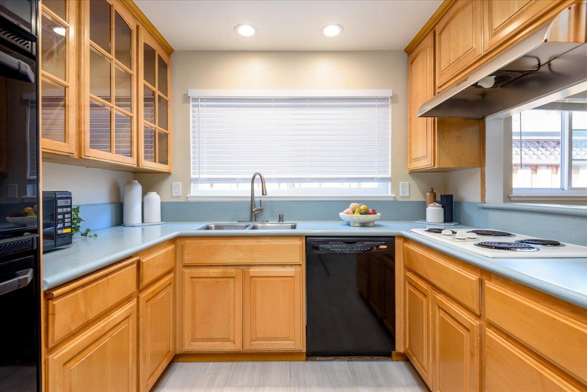 Detail Gallery Image 6 of 25 For 1118 Lafayette St, San Mateo,  CA 94403 - 4 Beds | 2 Baths