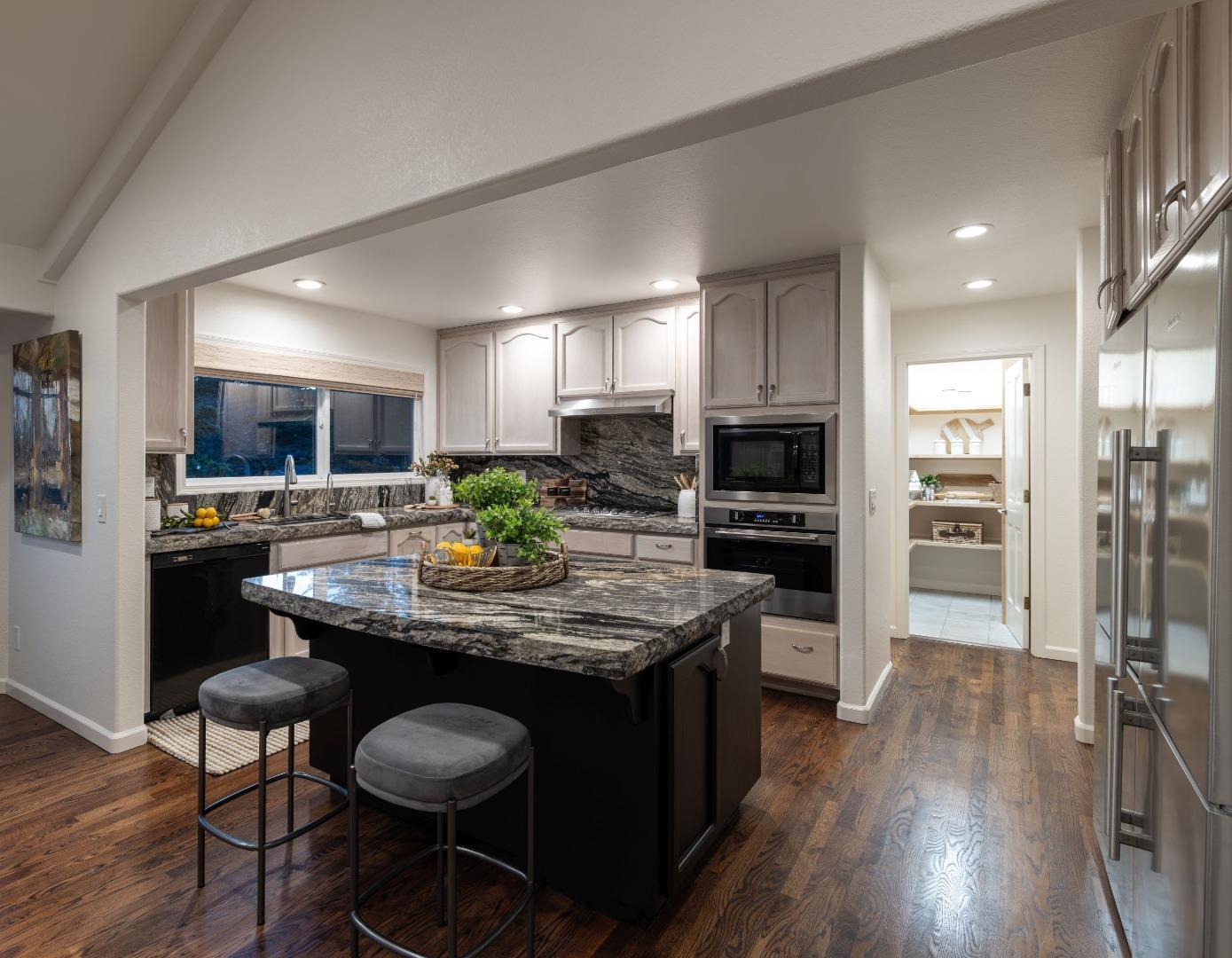 Detail Gallery Image 18 of 53 For 573 Meadow Rd, Aptos,  CA 95003 - 4 Beds | 3/1 Baths