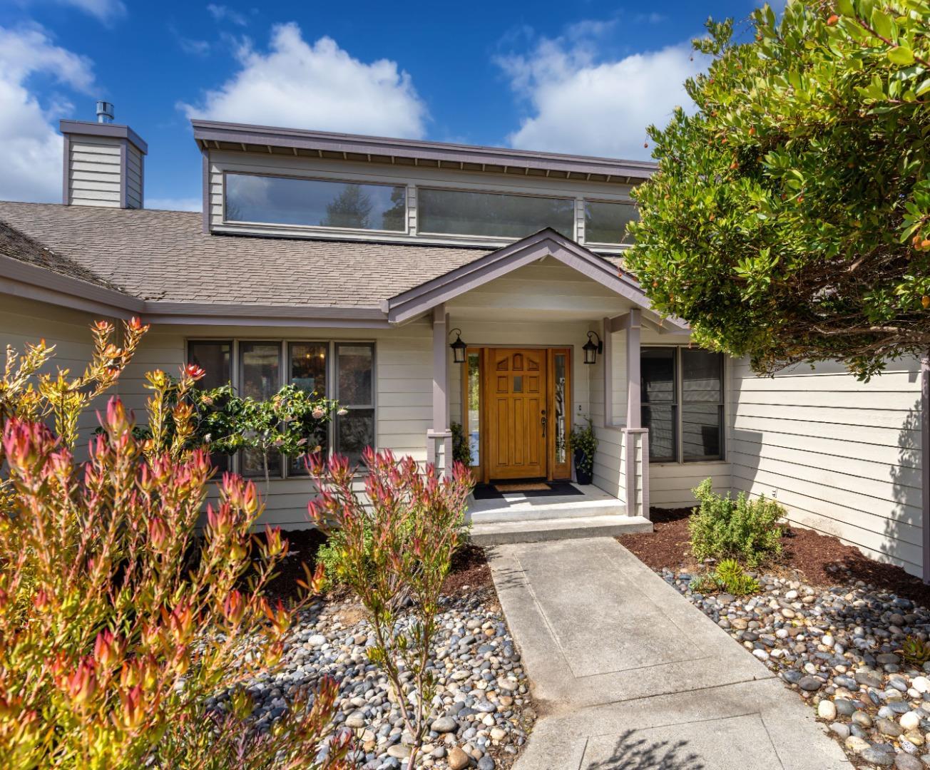 Detail Gallery Image 6 of 53 For 573 Meadow Rd, Aptos,  CA 95003 - 4 Beds | 3/1 Baths