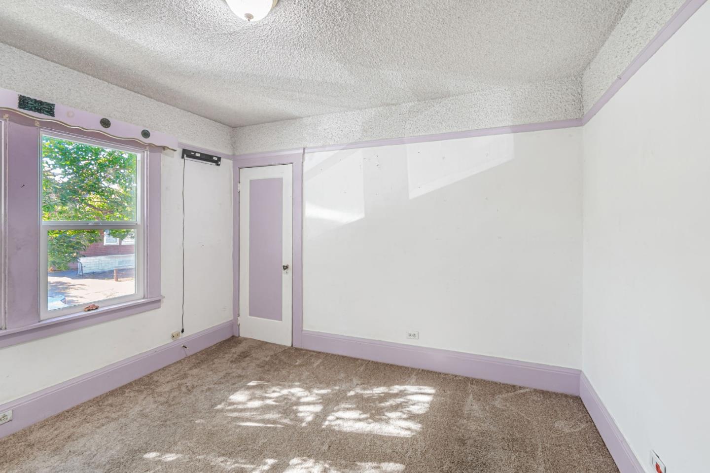 Detail Gallery Image 10 of 19 For 3300 E 17th St, Oakland,  CA 94601 - 4 Beds | 2 Baths