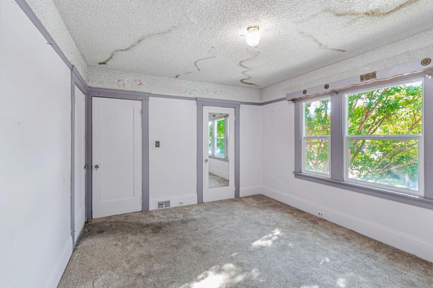 Detail Gallery Image 11 of 19 For 3300 E 17th St, Oakland,  CA 94601 - 4 Beds | 2 Baths