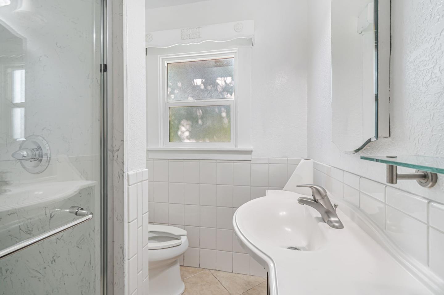 Detail Gallery Image 12 of 19 For 3300 E 17th St, Oakland,  CA 94601 - 4 Beds | 2 Baths