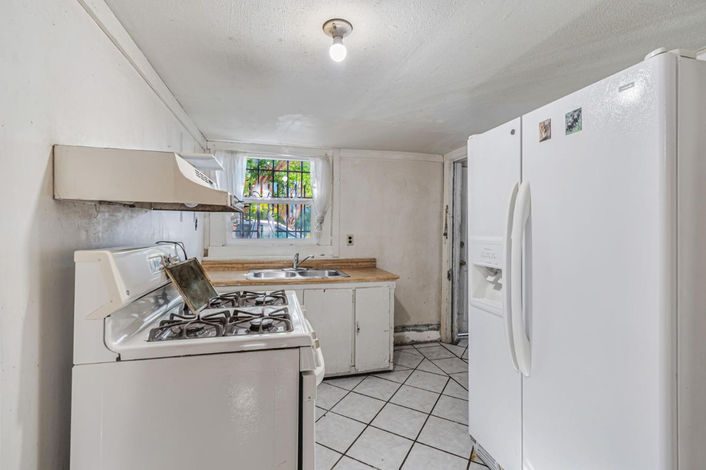 Detail Gallery Image 17 of 19 For 3300 E 17th St, Oakland,  CA 94601 - 4 Beds | 2 Baths