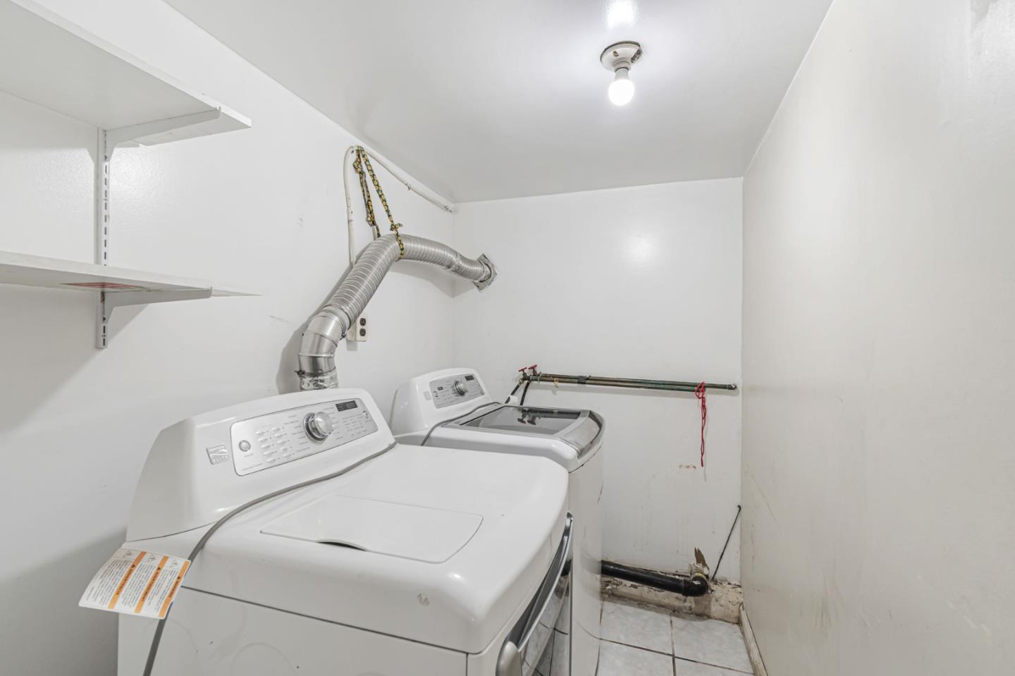 Detail Gallery Image 18 of 19 For 3300 E 17th St, Oakland,  CA 94601 - 4 Beds | 2 Baths