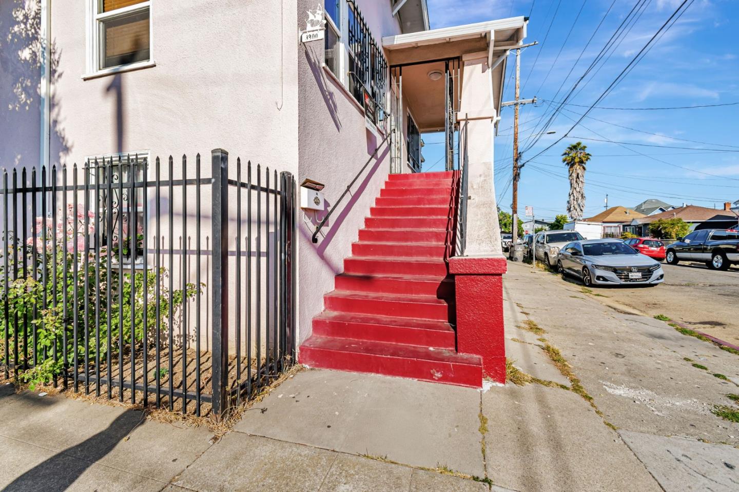 Detail Gallery Image 3 of 19 For 3300 E 17th St, Oakland,  CA 94601 - 4 Beds | 2 Baths
