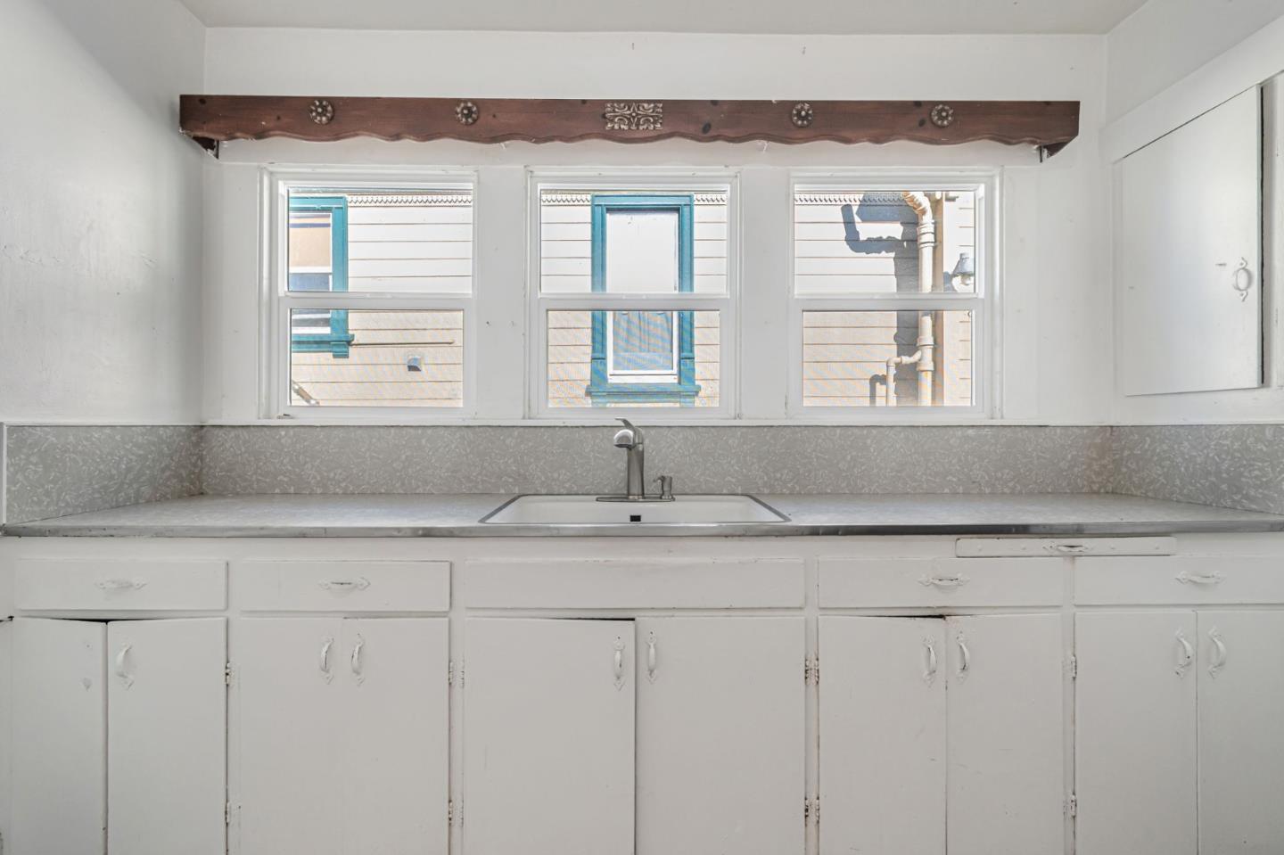 Detail Gallery Image 7 of 19 For 3300 E 17th St, Oakland,  CA 94601 - 4 Beds | 2 Baths