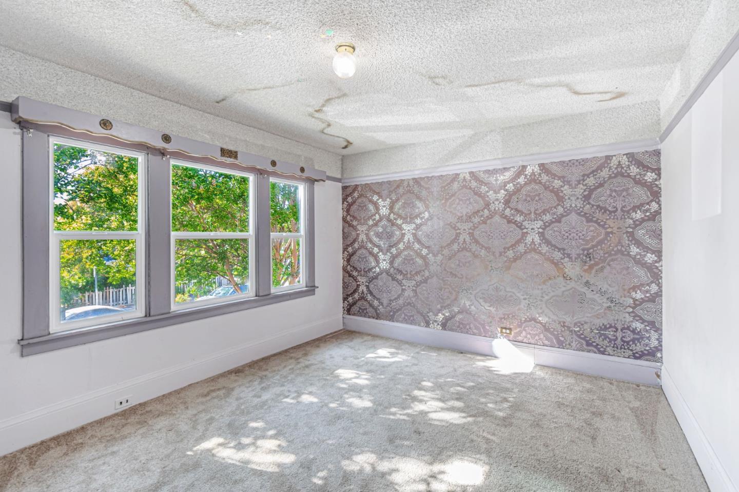 Detail Gallery Image 9 of 19 For 3300 E 17th St, Oakland,  CA 94601 - 4 Beds | 2 Baths