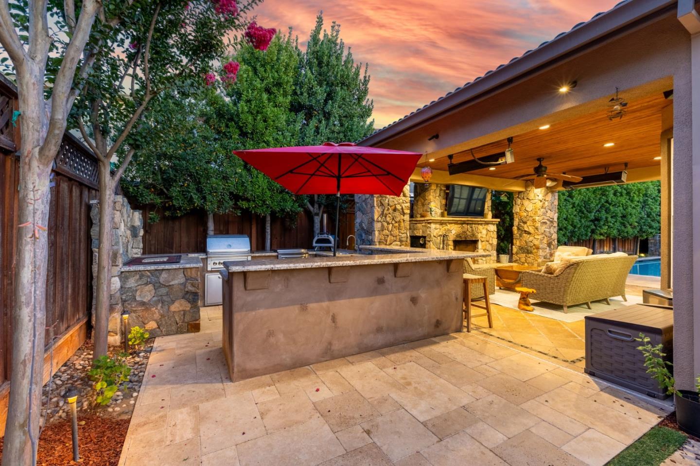 Detail Gallery Image 10 of 69 For 160 Tarragon Ave, Morgan Hill,  CA 95037 - 4 Beds | 2/1 Baths