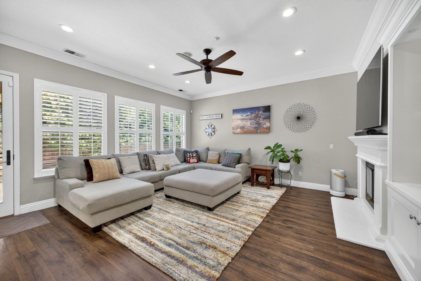 Detail Gallery Image 13 of 69 For 160 Tarragon Ave, Morgan Hill,  CA 95037 - 4 Beds | 2/1 Baths