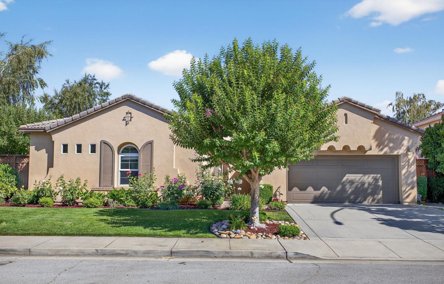 Detail Gallery Image 2 of 69 For 160 Tarragon Ave, Morgan Hill,  CA 95037 - 4 Beds | 2/1 Baths