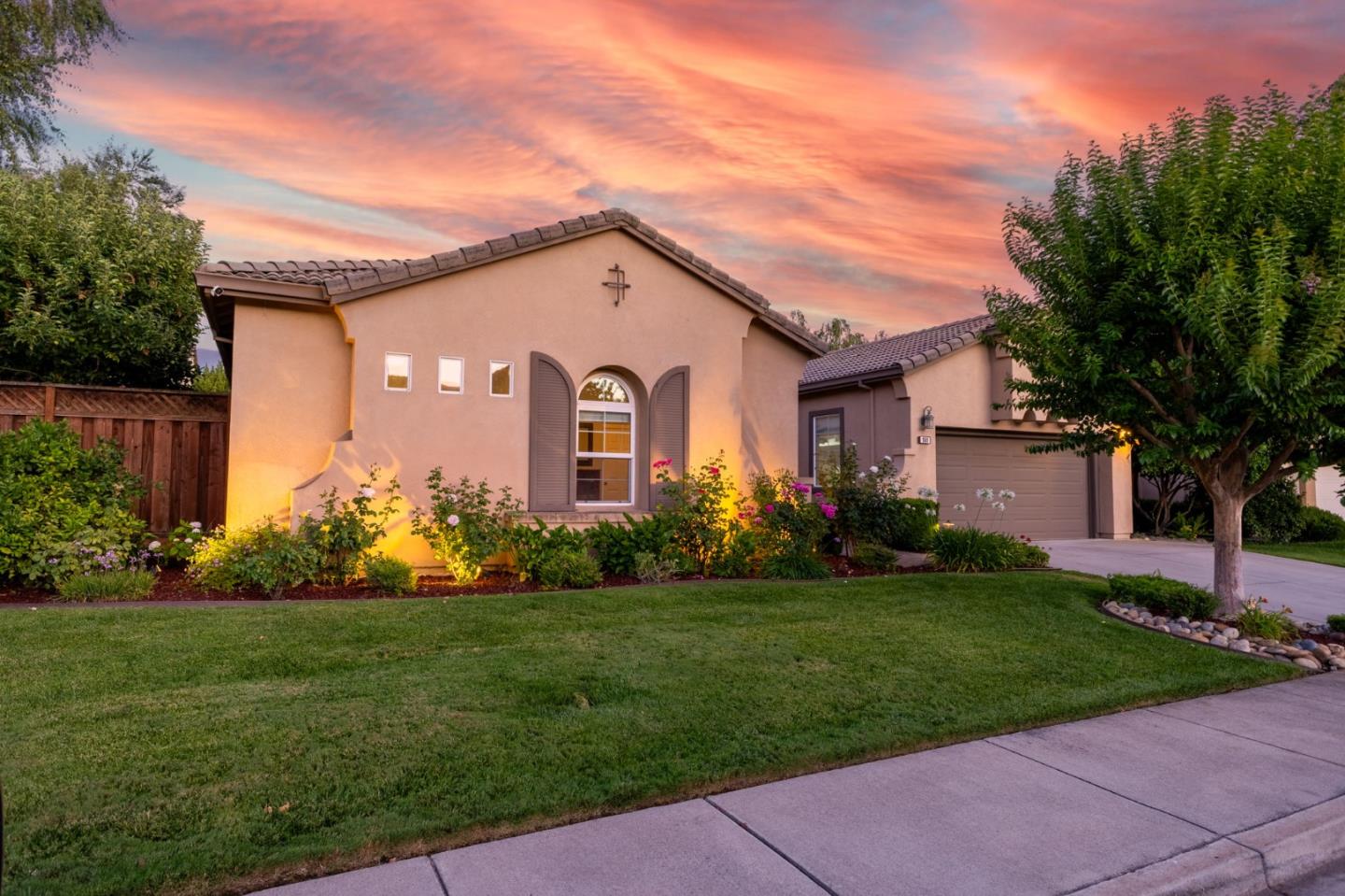 Detail Gallery Image 3 of 69 For 160 Tarragon Ave, Morgan Hill,  CA 95037 - 4 Beds | 2/1 Baths