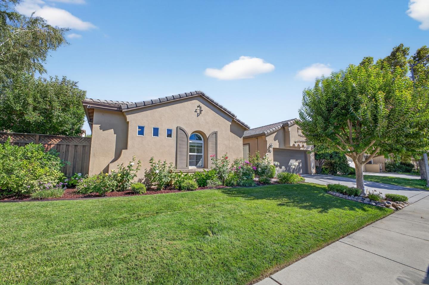 Detail Gallery Image 4 of 69 For 160 Tarragon Ave, Morgan Hill,  CA 95037 - 4 Beds | 2/1 Baths