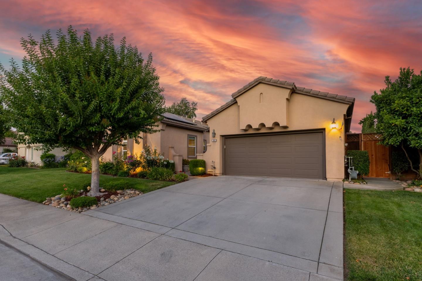 Detail Gallery Image 5 of 69 For 160 Tarragon Ave, Morgan Hill,  CA 95037 - 4 Beds | 2/1 Baths