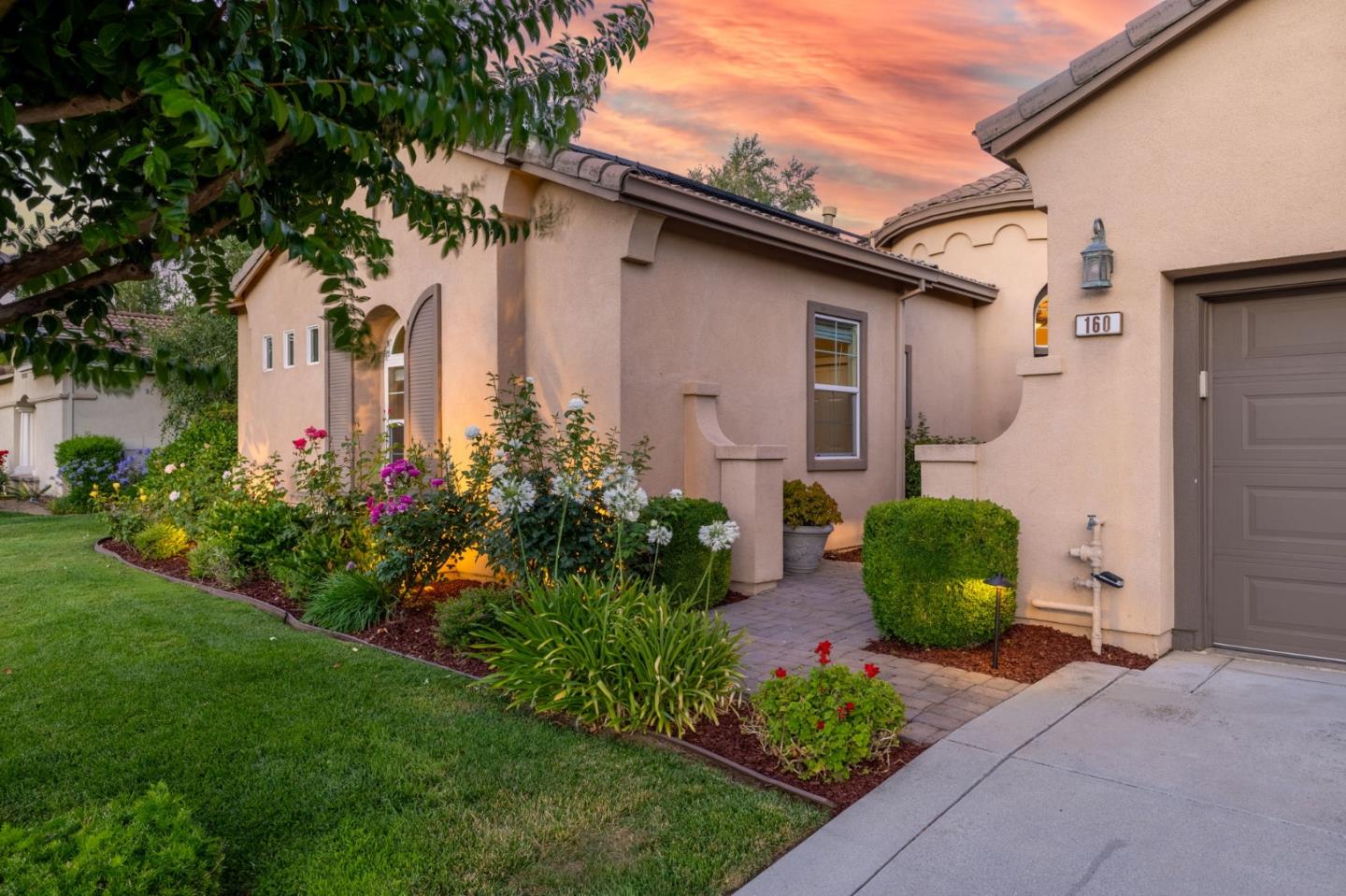 Detail Gallery Image 7 of 69 For 160 Tarragon Ave, Morgan Hill,  CA 95037 - 4 Beds | 2/1 Baths