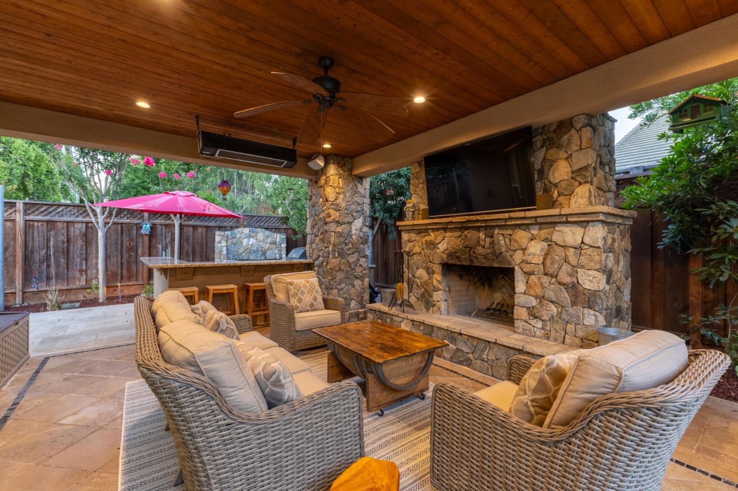 Detail Gallery Image 9 of 69 For 160 Tarragon Ave, Morgan Hill,  CA 95037 - 4 Beds | 2/1 Baths