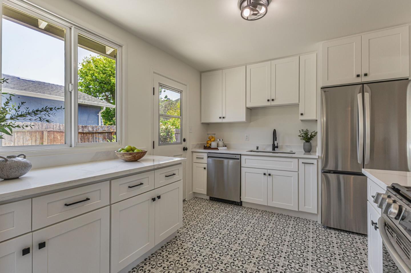 Detail Gallery Image 11 of 64 For 1440 Serra Dr, Pacifica,  CA 94044 - 3 Beds | 1 Baths