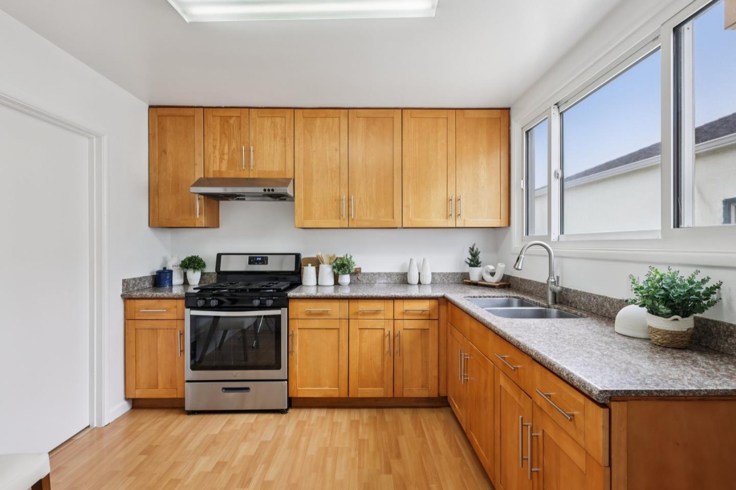 Detail Gallery Image 10 of 36 For 1360 S Mayfair Ave, Daly City,  CA 94015 - 4 Beds | 2 Baths