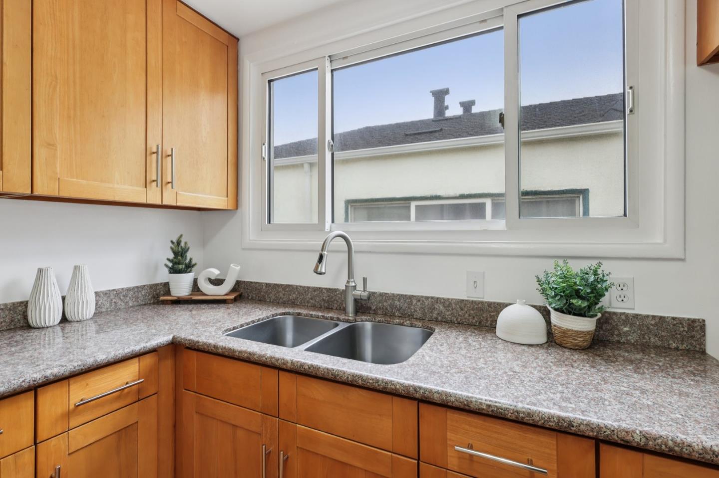 Detail Gallery Image 9 of 36 For 1360 S Mayfair Ave, Daly City,  CA 94015 - 4 Beds | 2 Baths