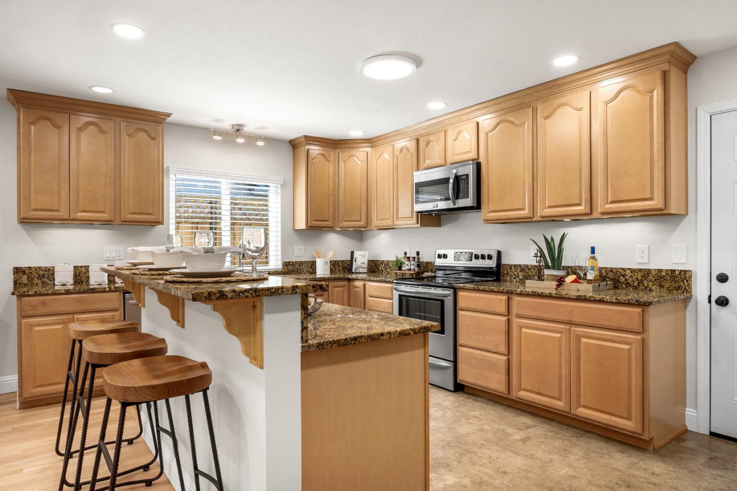 Detail Gallery Image 7 of 47 For 3926 Yolo Dr, San Jose,  CA 95136 - 3 Beds | 2 Baths
