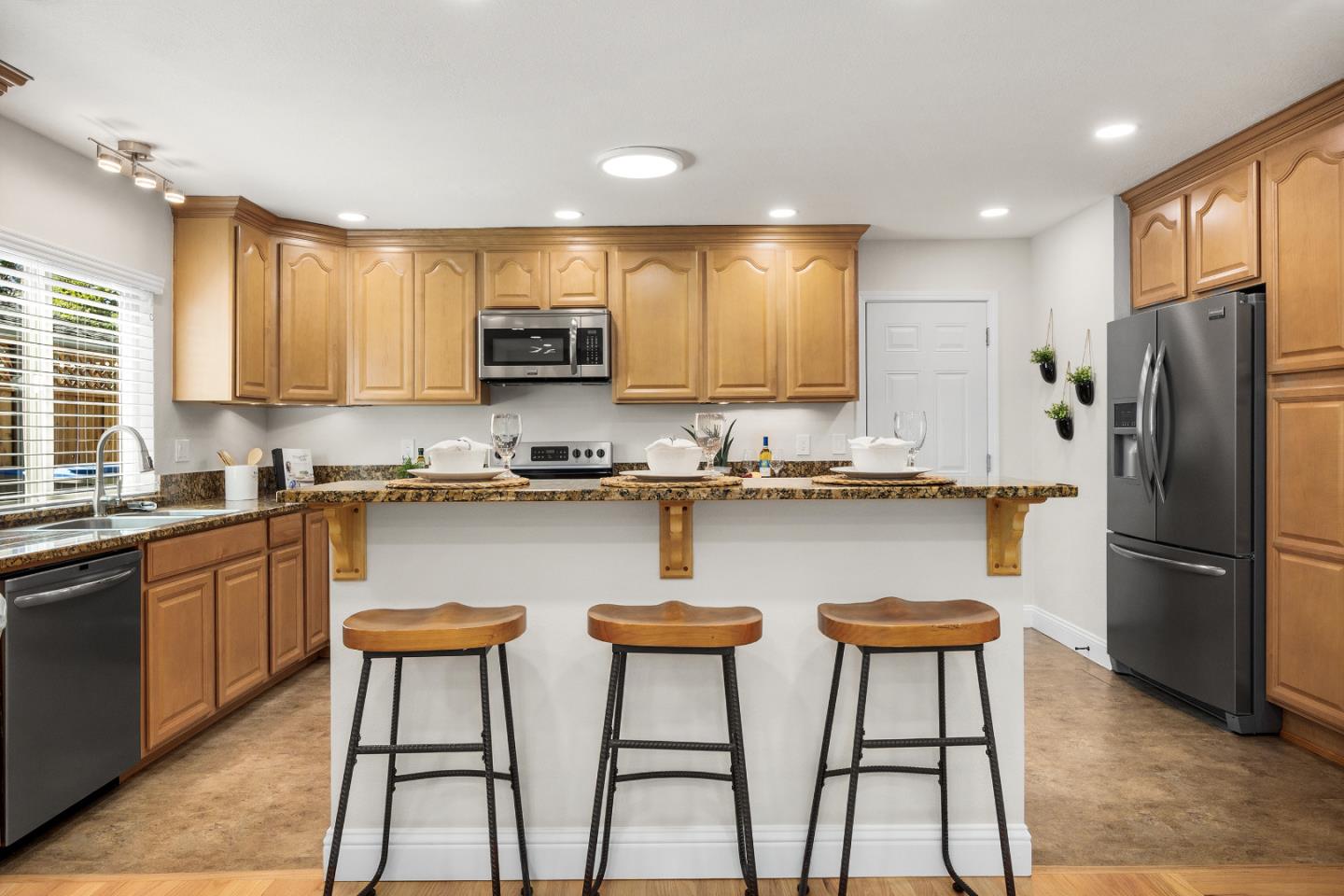Detail Gallery Image 8 of 47 For 3926 Yolo Dr, San Jose,  CA 95136 - 3 Beds | 2 Baths