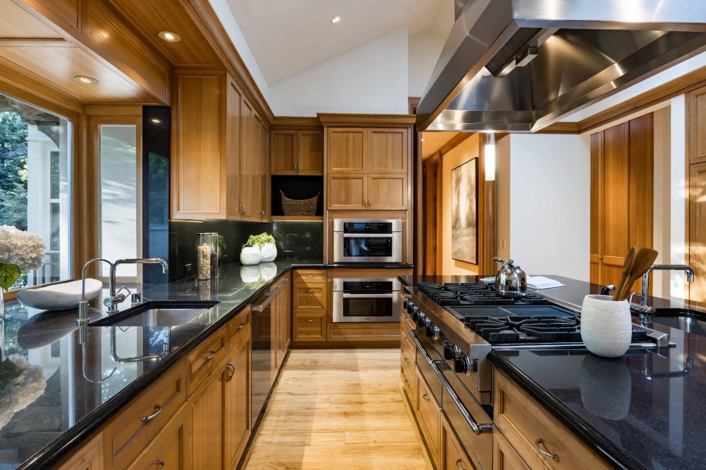Detail Gallery Image 12 of 50 For 188 Fair Oaks Ln, Atherton,  CA 94027 - 5 Beds | 5/2 Baths
