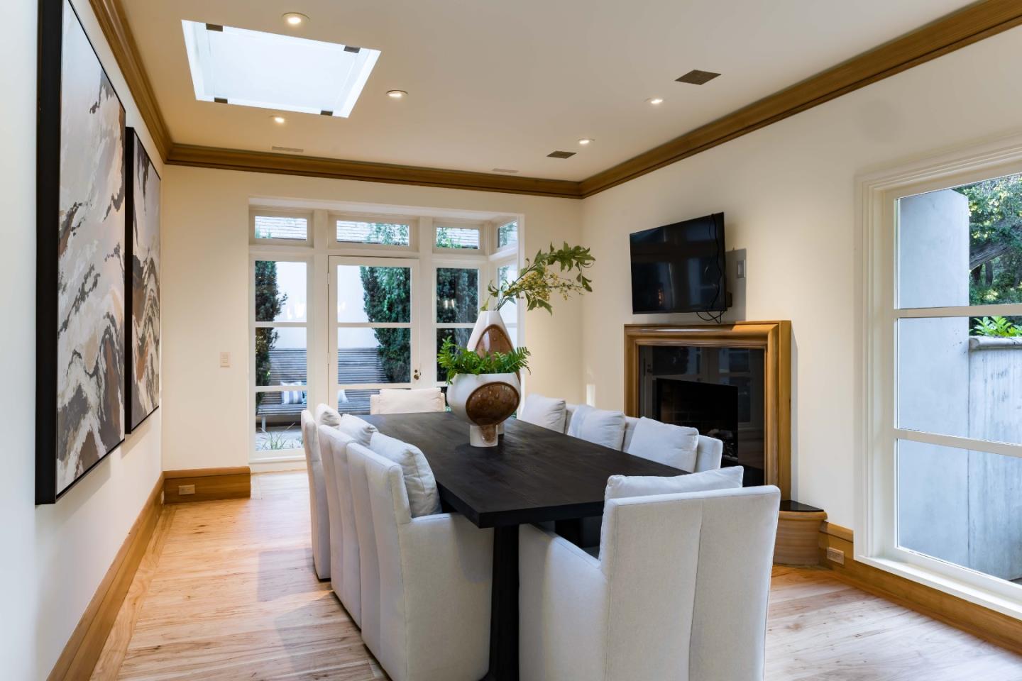 Detail Gallery Image 13 of 50 For 188 Fair Oaks Ln, Atherton,  CA 94027 - 5 Beds | 5/2 Baths
