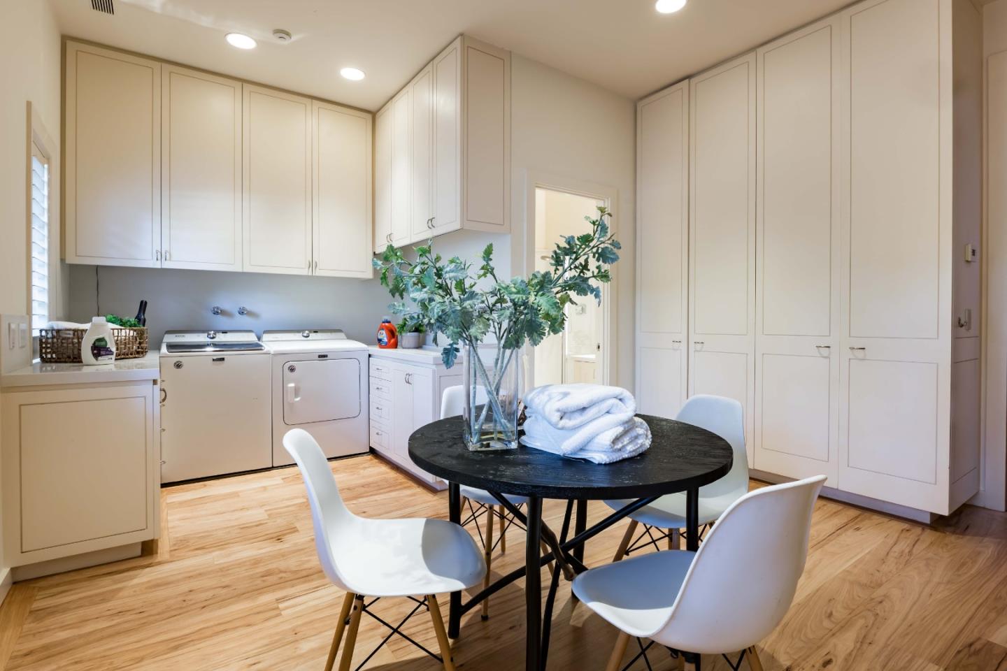 Detail Gallery Image 14 of 50 For 188 Fair Oaks Ln, Atherton,  CA 94027 - 5 Beds | 5/2 Baths