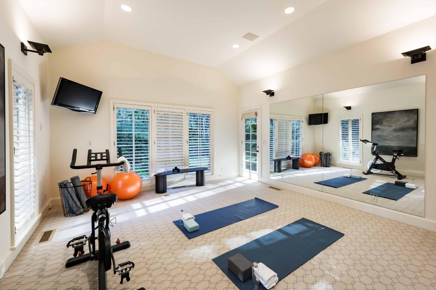 Detail Gallery Image 30 of 50 For 188 Fair Oaks Ln, Atherton,  CA 94027 - 5 Beds | 5/2 Baths