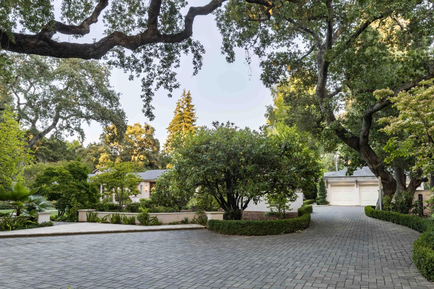 Detail Gallery Image 4 of 50 For 188 Fair Oaks Ln, Atherton,  CA 94027 - 5 Beds | 5/2 Baths