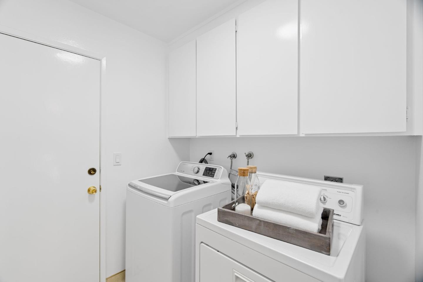 Detail Gallery Image 11 of 26 For 4198 Cherry Oaks Pl, Palo Alto,  CA 94306 - 4 Beds | 2/1 Baths