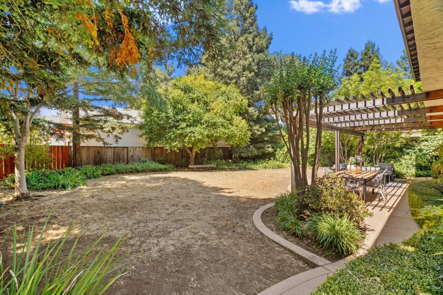 Detail Gallery Image 19 of 26 For 4198 Cherry Oaks Pl, Palo Alto,  CA 94306 - 4 Beds | 2/1 Baths