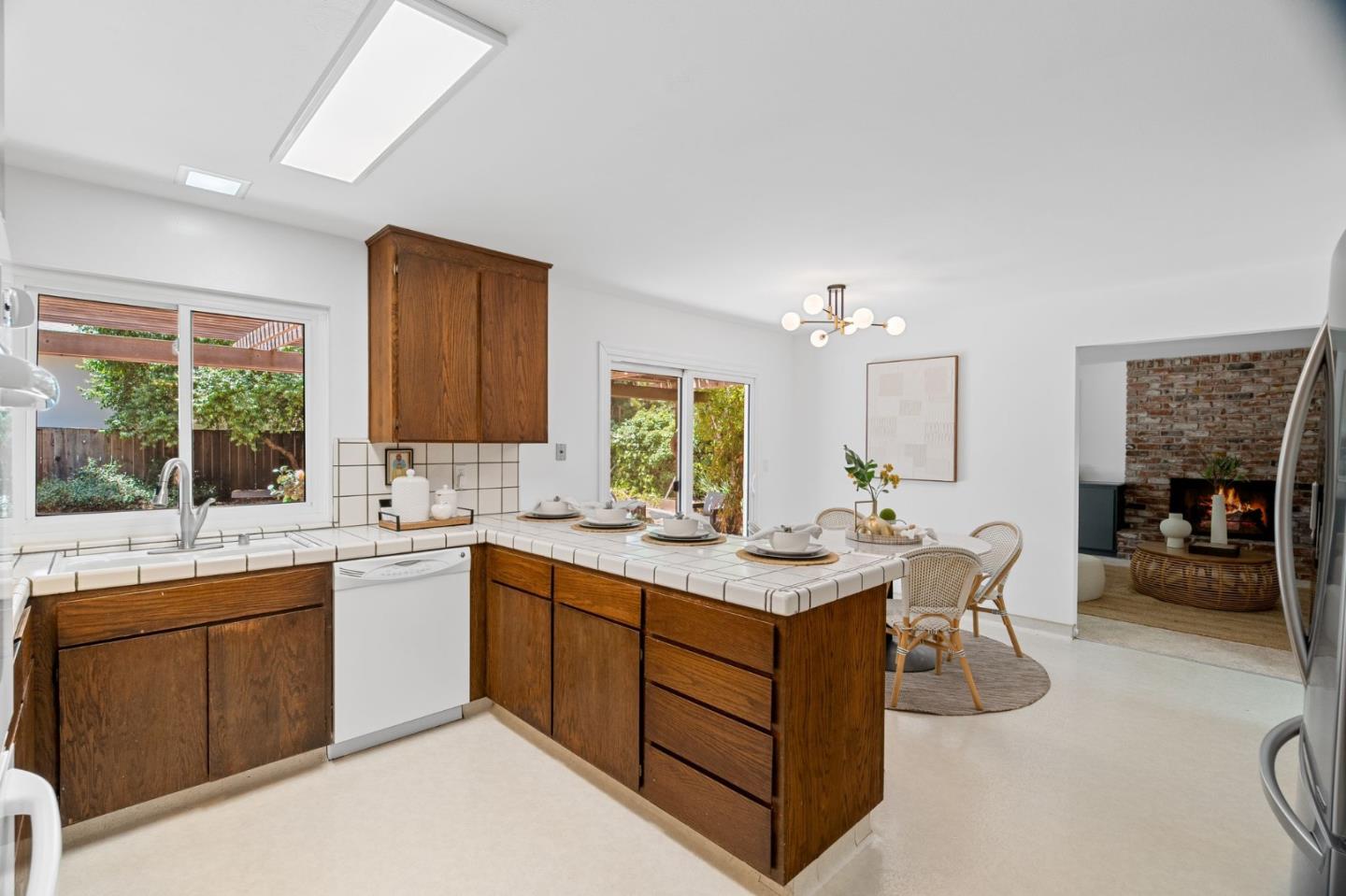 Detail Gallery Image 7 of 26 For 4198 Cherry Oaks Pl, Palo Alto,  CA 94306 - 4 Beds | 2/1 Baths
