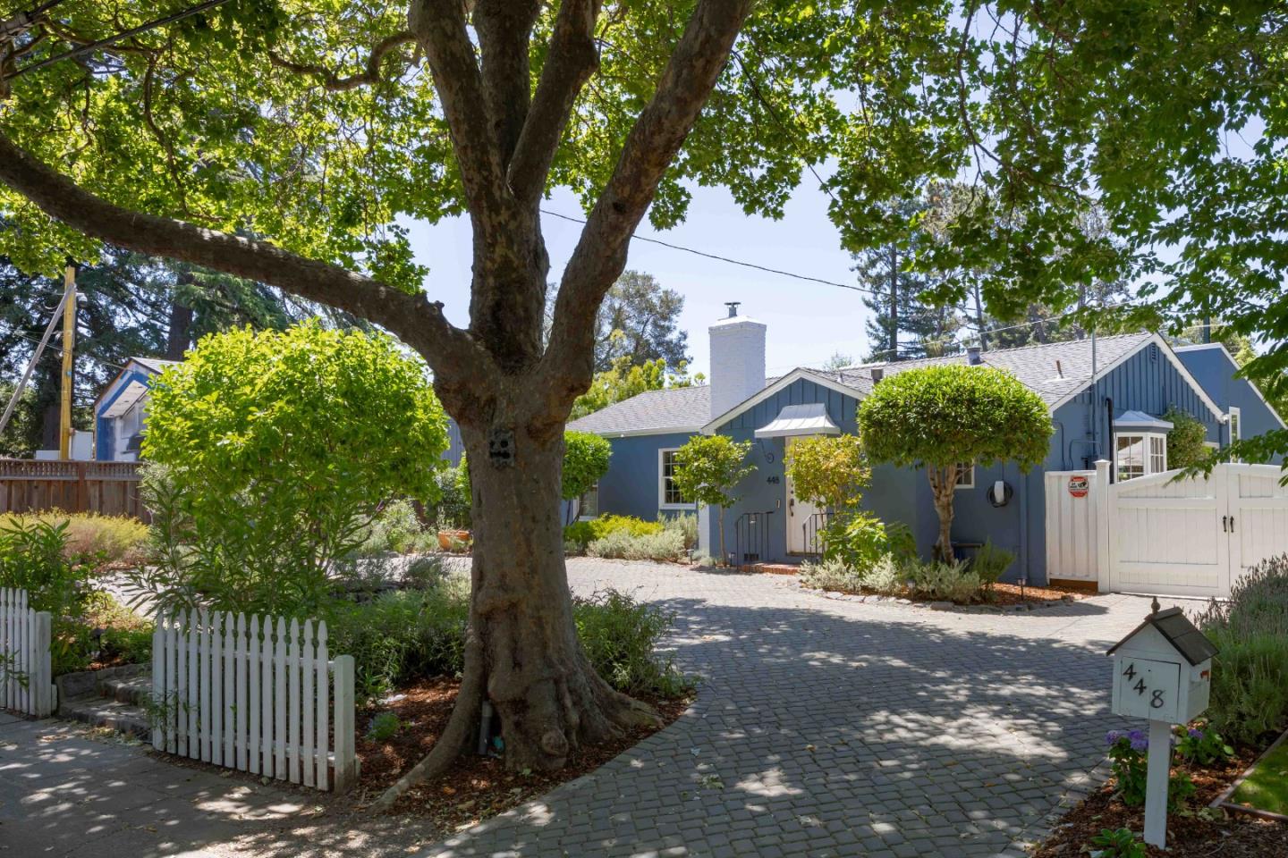 Detail Gallery Image 2 of 27 For 448 Felton Dr, Menlo Park,  CA 94025 - 3 Beds | 4 Baths