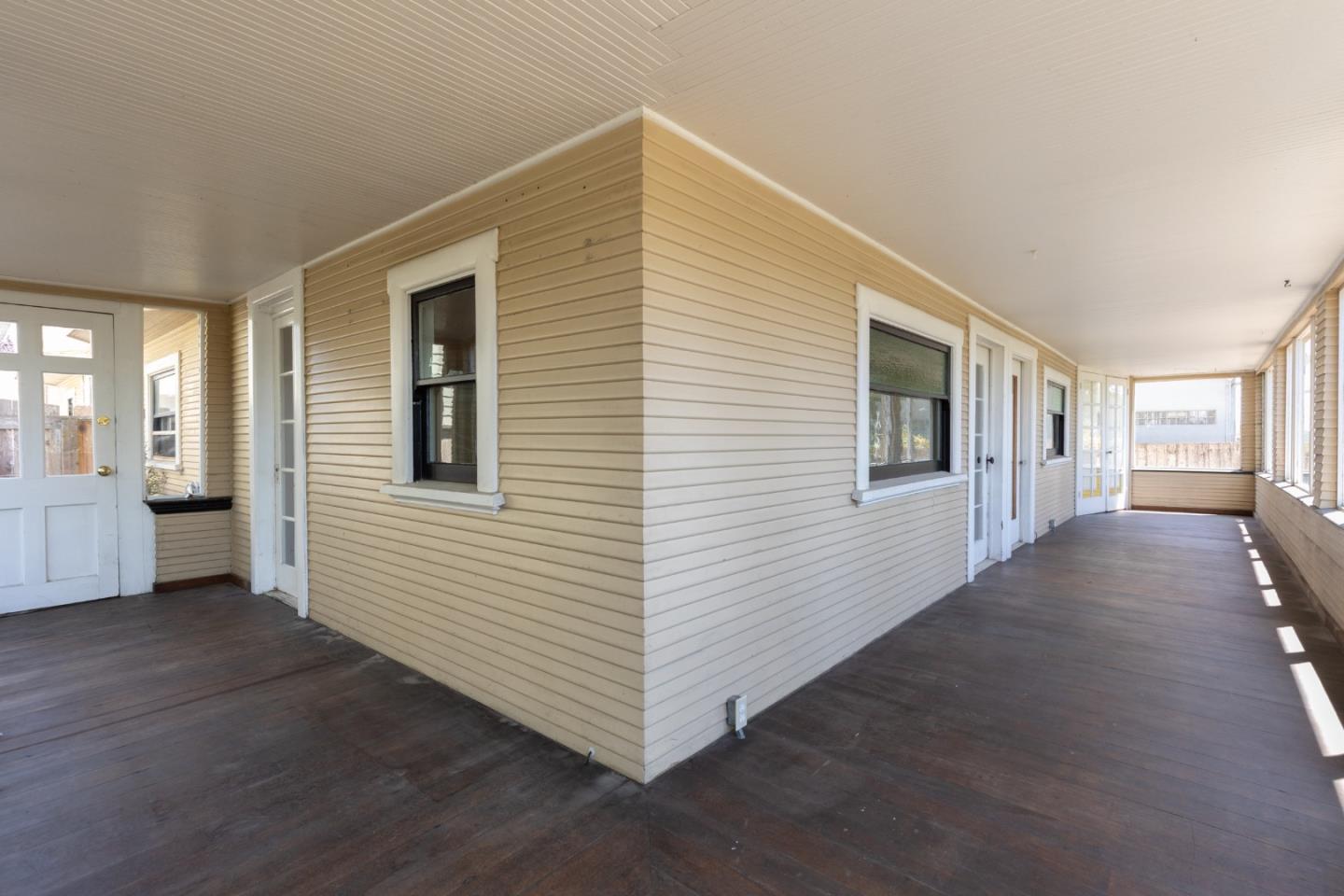 Detail Gallery Image 40 of 65 For 2-1130 E Cliff Dr a and B,  Santa Cruz,  CA 95062 - 4 Beds | 2 Baths