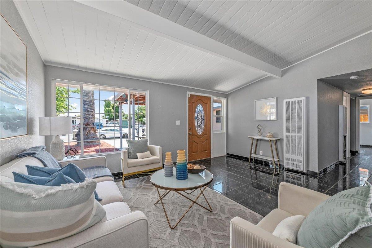 Detail Gallery Image 3 of 18 For 1877 Darwin Way, San Jose,  CA 95122 - 4 Beds | 1 Baths