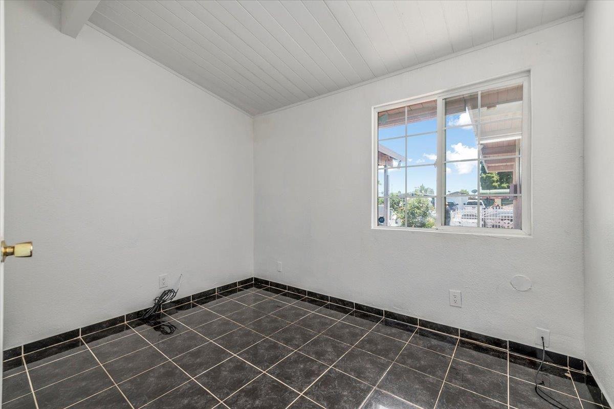 Detail Gallery Image 9 of 18 For 1877 Darwin Way, San Jose,  CA 95122 - 4 Beds | 1 Baths