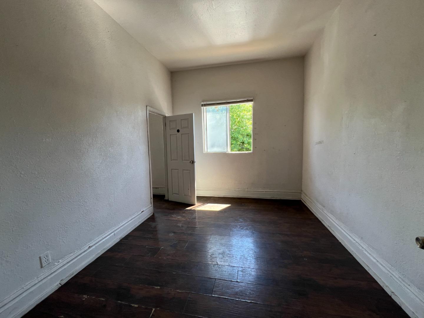 Detail Gallery Image 9 of 11 For 933 N Madison St, Stockton,  CA 95202 - – Beds | – Baths