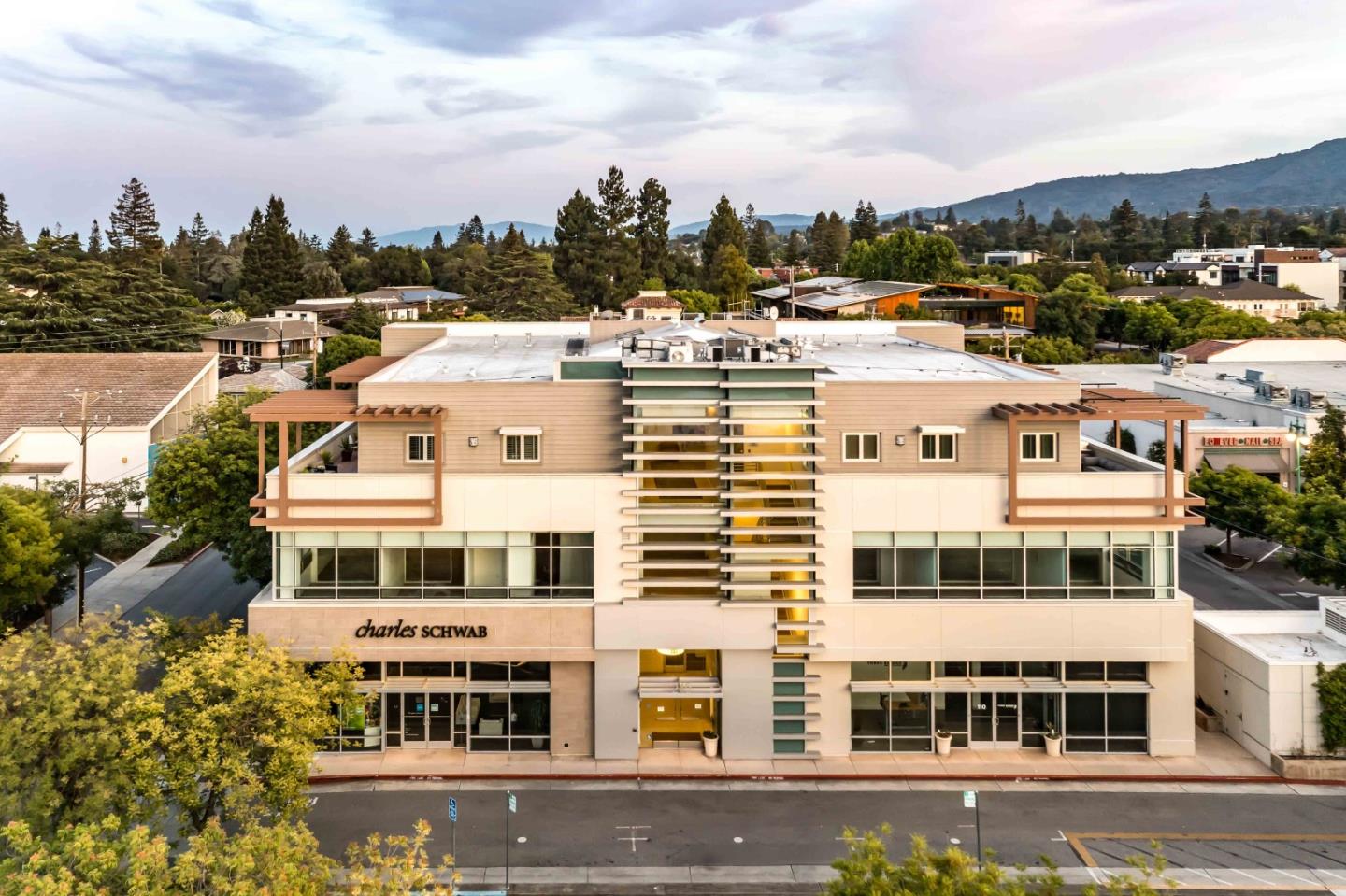 Detail Gallery Image 3 of 32 For 240 3rd St #301,  Los Altos,  CA 94022 - 2 Beds | 2/1 Baths