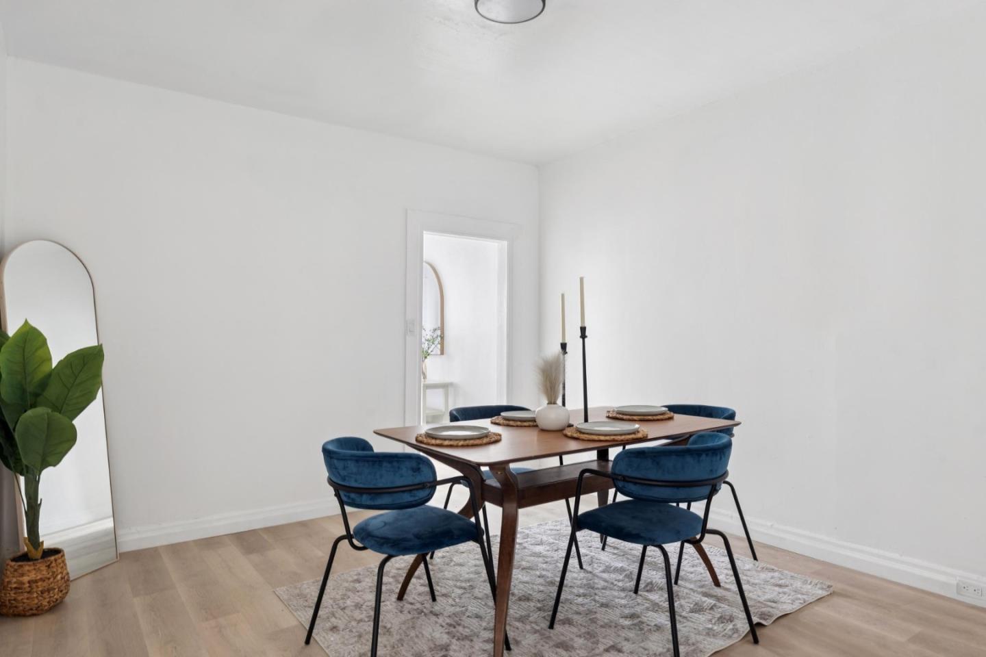 Detail Gallery Image 12 of 35 For 137 Holloway Ave, San Francisco,  CA 94112 - 3 Beds | 1 Baths