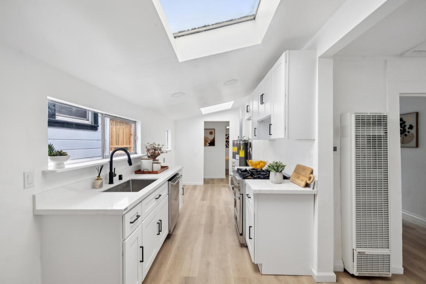 Detail Gallery Image 16 of 35 For 137 Holloway Ave, San Francisco,  CA 94112 - 3 Beds | 1 Baths