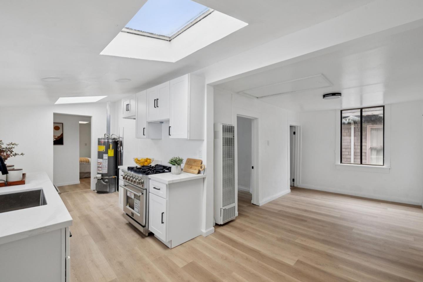 Detail Gallery Image 17 of 35 For 137 Holloway Ave, San Francisco,  CA 94112 - 3 Beds | 1 Baths